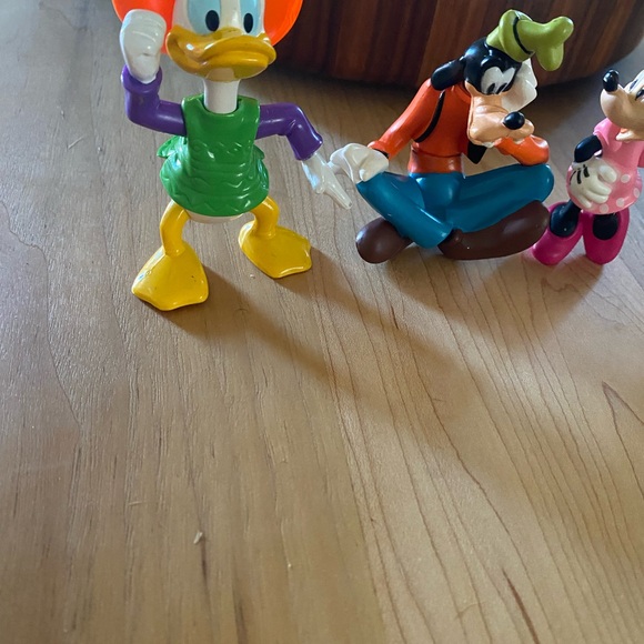 4 Vintage Disney PVC Epcot Collectible Minnie Daisy Goofy Donald Figurine Toys - Picture 5 of 14